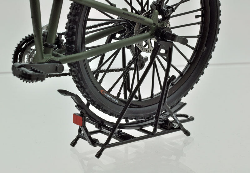 LittleArmory [LM003] Montague Paratrooper - Image 17