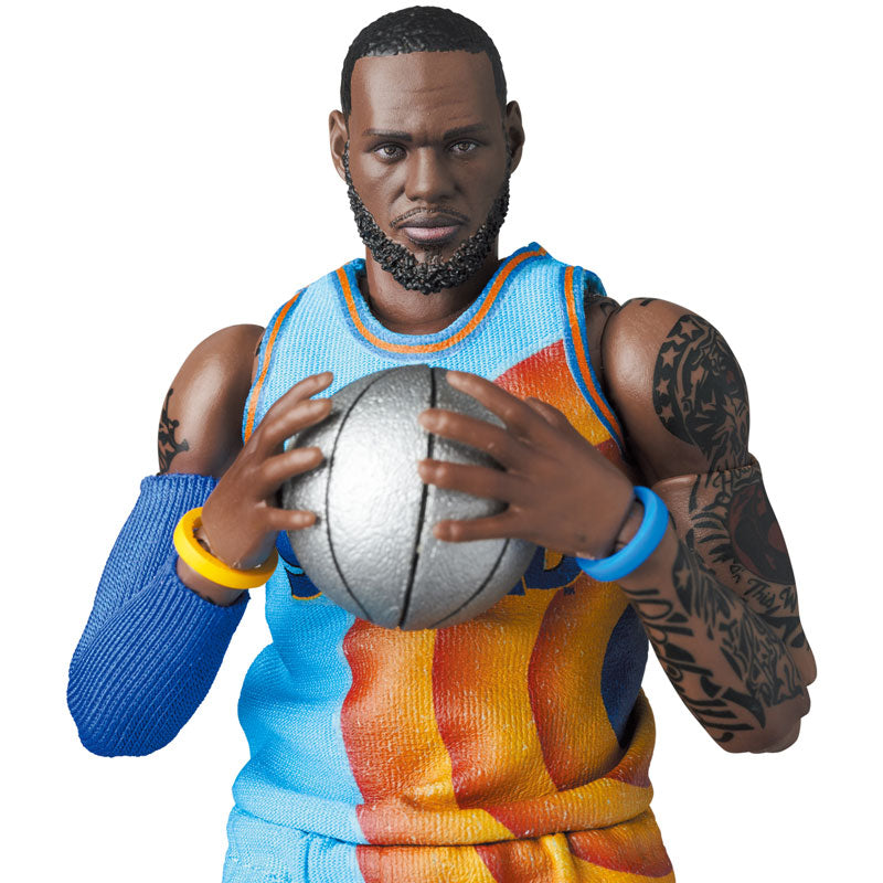 MAFEX No.197 LeBron James SPACE JAM: A NEW LEGACY Ver. - Image 3