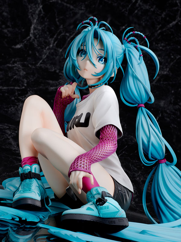 Hatsune Miku x Mai Yoneyama Street Style Tokyo Figure Limited Edition 1/4 Figure - Image 6
