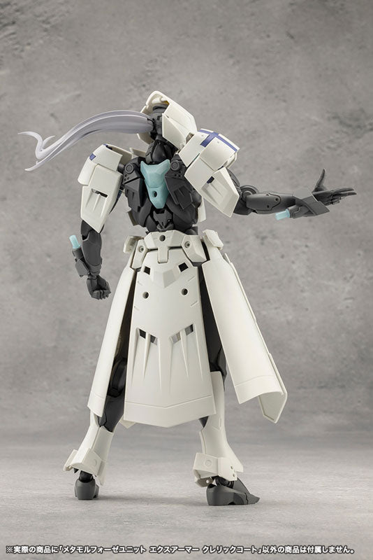 UNLIMITED UNIVERSE MEGALOMARIA Metamorphose Unit Exarmor Cleric Coat Plastic Model - Image 5