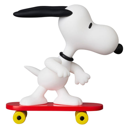 Ultra Detail Figure No.824 UDF PEANUTS SERIES 17 SKATEBOARD SNOOPY - Image 1
