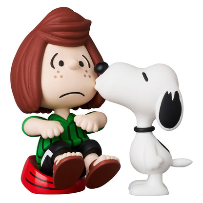 Ultra Detail Figure No.827 UDF PEANUTS SERIES 17 Peppermint Patty & Snoopy - Image 1