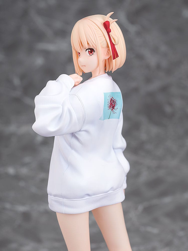 Lycoris Recoil PVC Statue 1/7 Chisato Nishikigi: Oversized Sweatshirt Ver. 25 cm