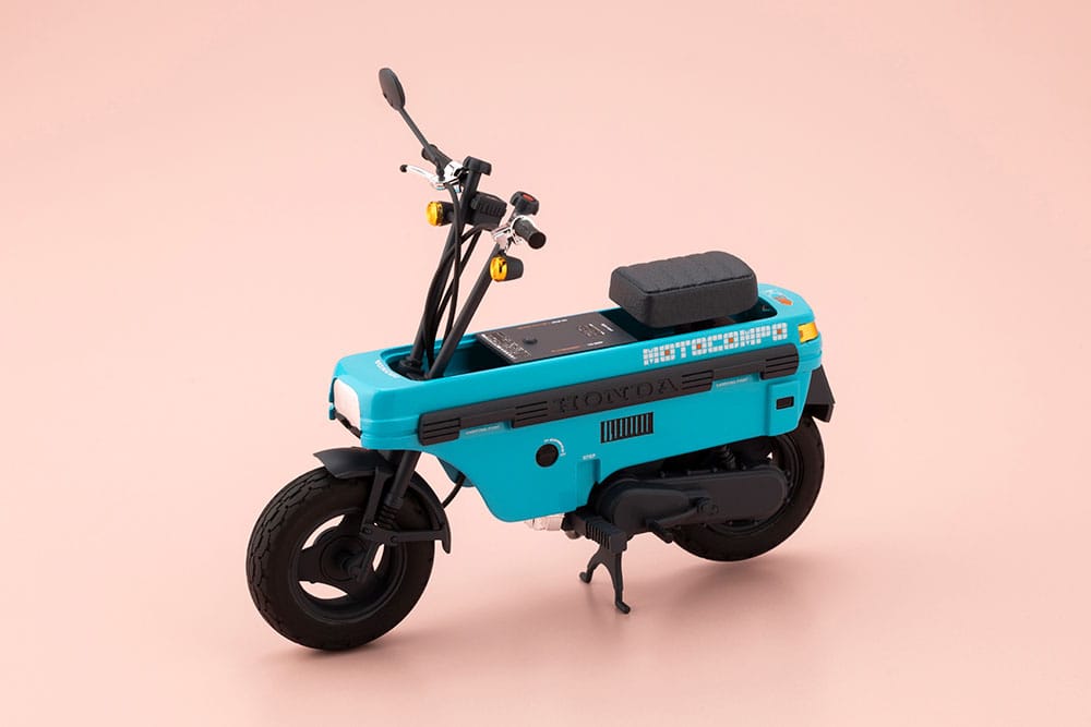 Megami Device Buster Doll Series Plastic Model Kit 1/1 Knight Alice with Honda AB12 Motocompo 15 cm